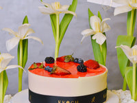 Strawberry Cake | 1/2 KG | Leather Tray Arrangement - KKOCH
