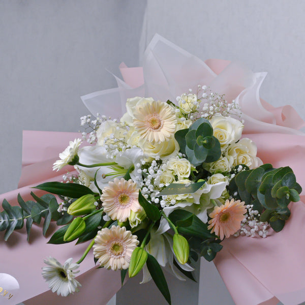 Pure Elegance - Hand Bouquet - KKOCH